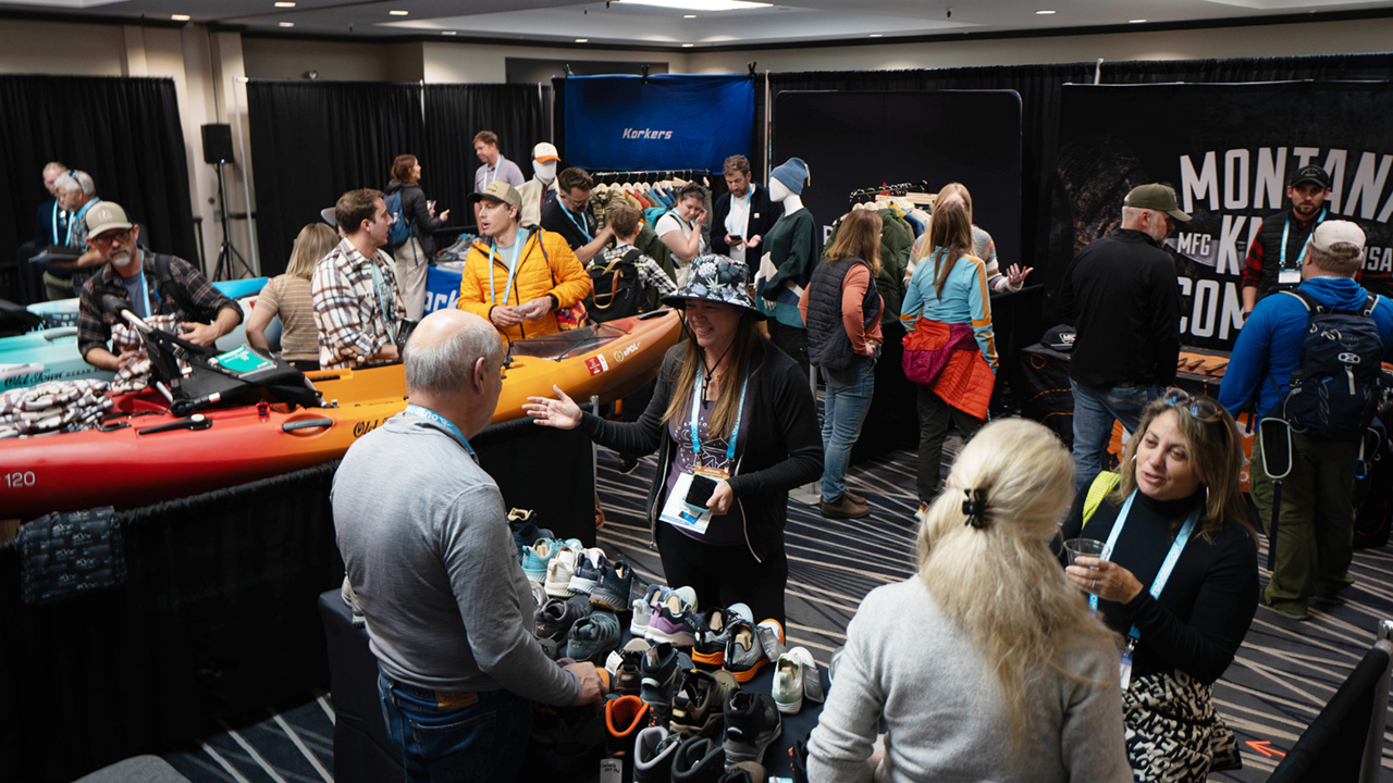 Journalist talking to a brand at New gear Speed Date